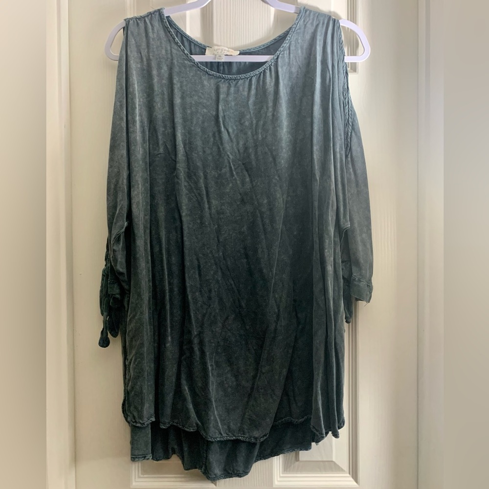 Umgee cold shoulder top grey 1XL